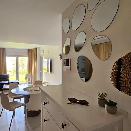 Posidonia Apartment, Ground Floor With Garden,3 Swimming Pools, Jacuzzi,parking Space Apartman